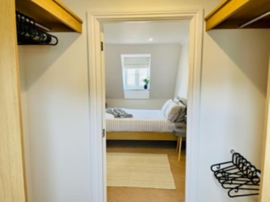 Modern Town House In Cotswolds - 3 Double Bedrooms Witney Buitenkant foto