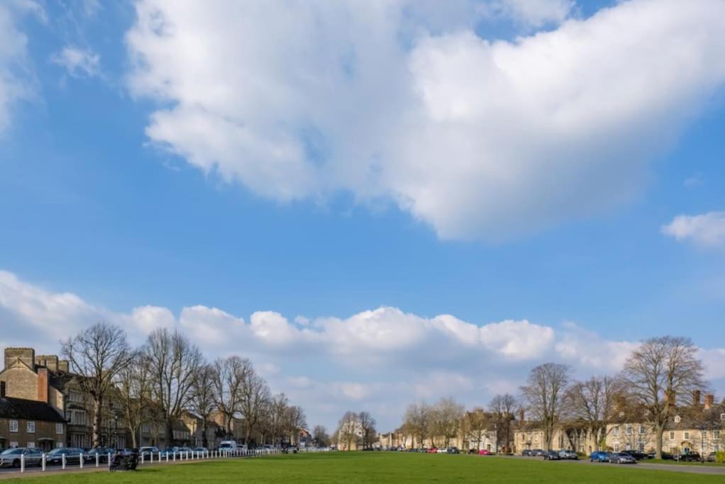 Modern Town House In Cotswolds - 3 Double Bedrooms Witney Buitenkant foto