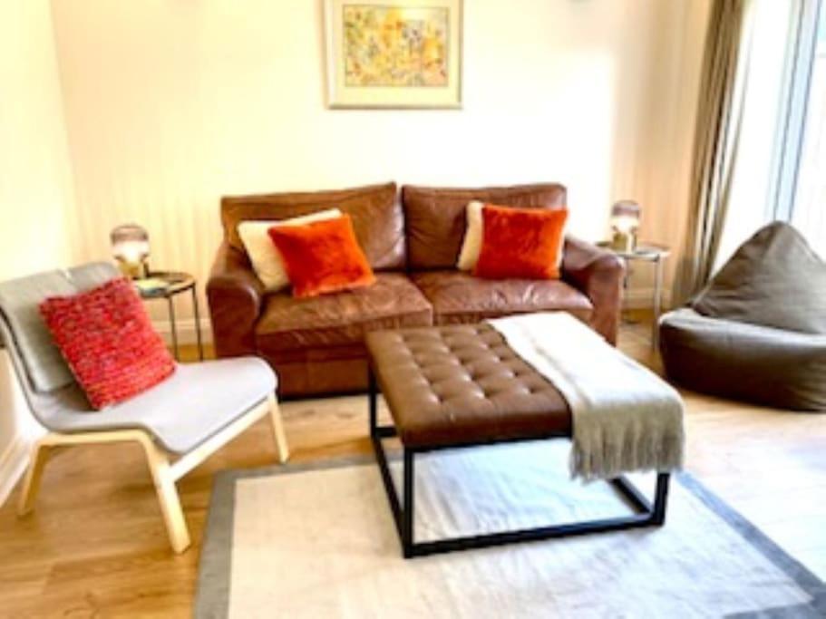 Modern Town House In Cotswolds - 3 Double Bedrooms Witney Buitenkant foto