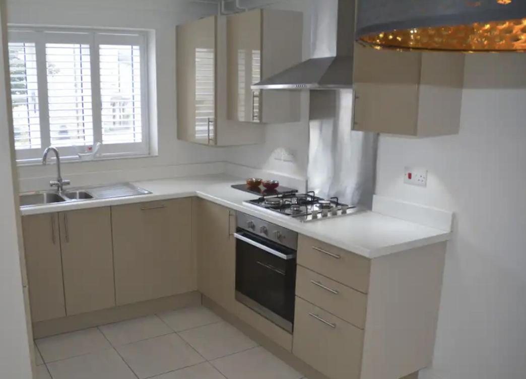Modern Town House In Cotswolds - 3 Double Bedrooms Witney Buitenkant foto
