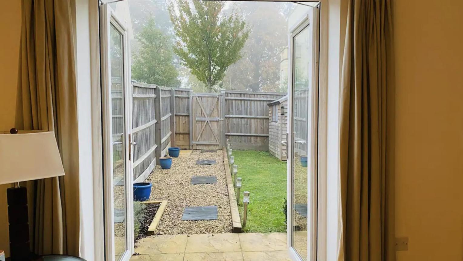 Modern Town House In Cotswolds - 3 Double Bedrooms Witney Buitenkant foto